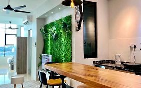 Hush Inn At Itcc Manhattan Suites